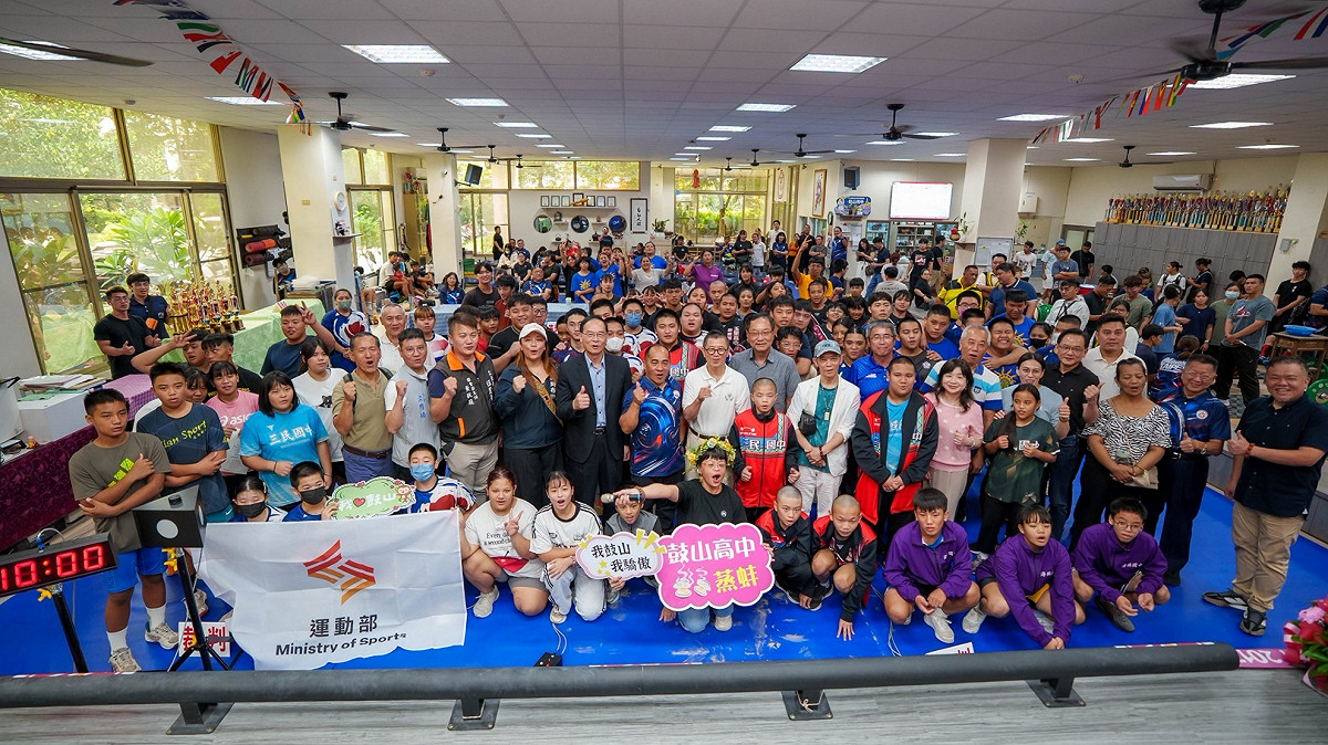第二屆原住民族舉重錦標賽在高雄市鼓山高中舉重館登場。 圖：高雄市議會／提供