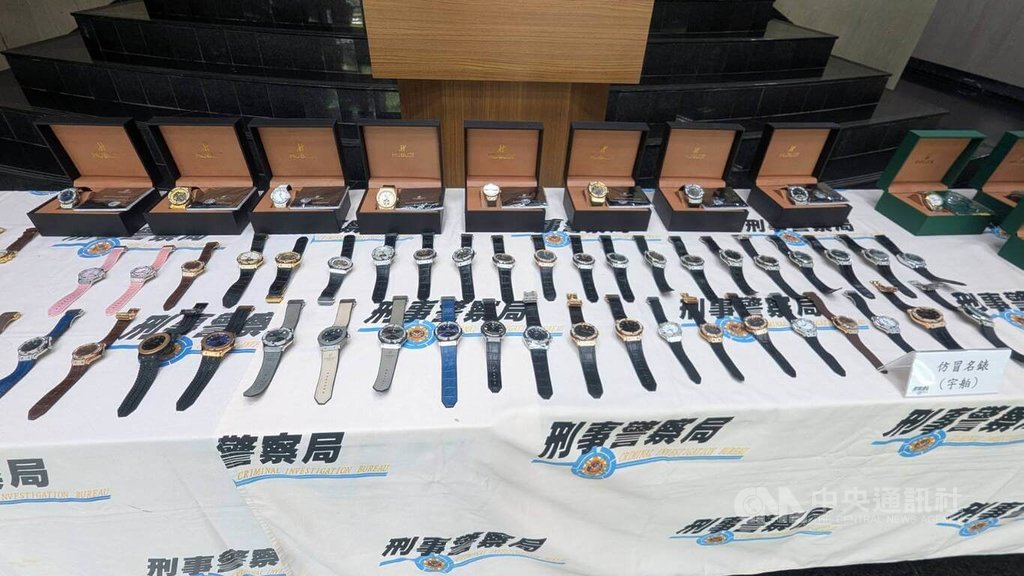 越南籍阮姓男子進口仿冒精品手錶並直播販售，刑事局循線查緝，查扣侵權市值逾新台幣6000萬元的仿品，並將阮男等3人送辦。（翻攝照片）中央社記者蘇木春傳真　115年8月18日