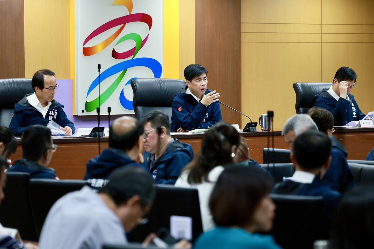 高市府發布新一波高階人事異動，環保局、文化局、交通局、海洋局等局處首長調整為參事、顧問等職務，並繼續代理原任局長職務。 圖：高雄市政府／提供