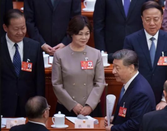 由於鐵凝與習近平升遷的時間十分接近，有網友分析認為，鐵凝可能是在習近平的協助下逐步升官。 圖：翻攝自 @caijingshujuku X 帳號