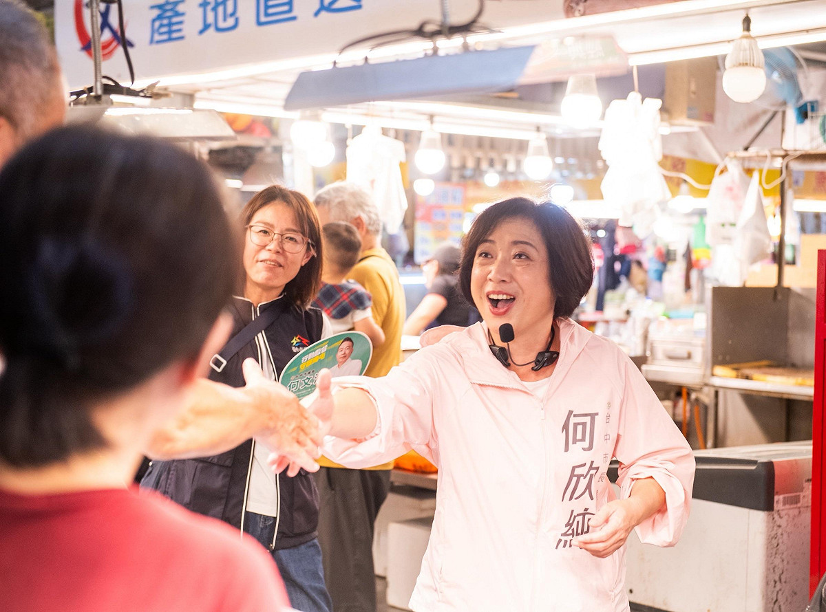 台中市長參選人何欣純強調將延續先前「願意傾聽、願意帶頭打拚、願意站出來守護台中」的「三個願意」精神。 圖：何欣純辦公室/提供