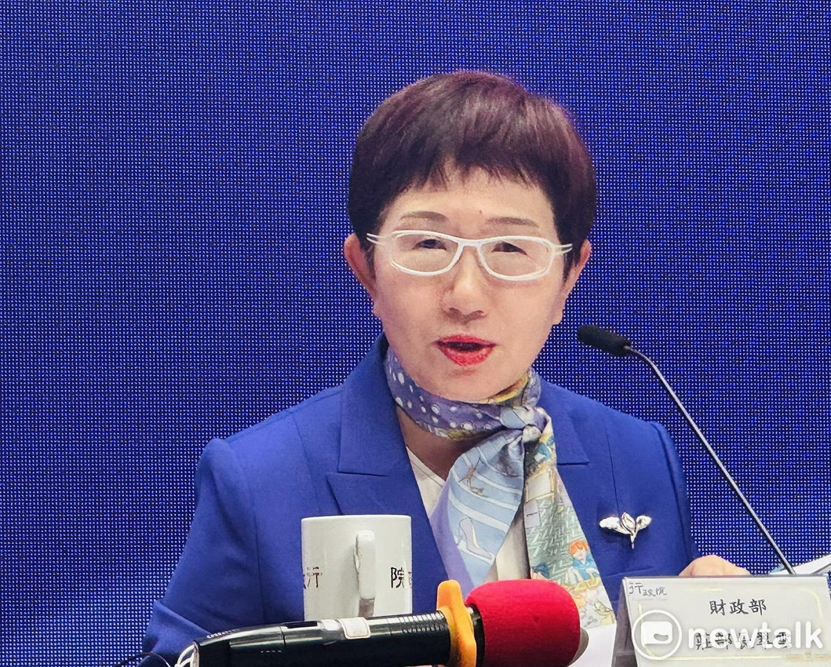 財政部長莊翠雲說，普發現金發放的時程，須待立法院總預算完成三讀後，再儘速規劃相關作業。 圖：謝莉慧/攝