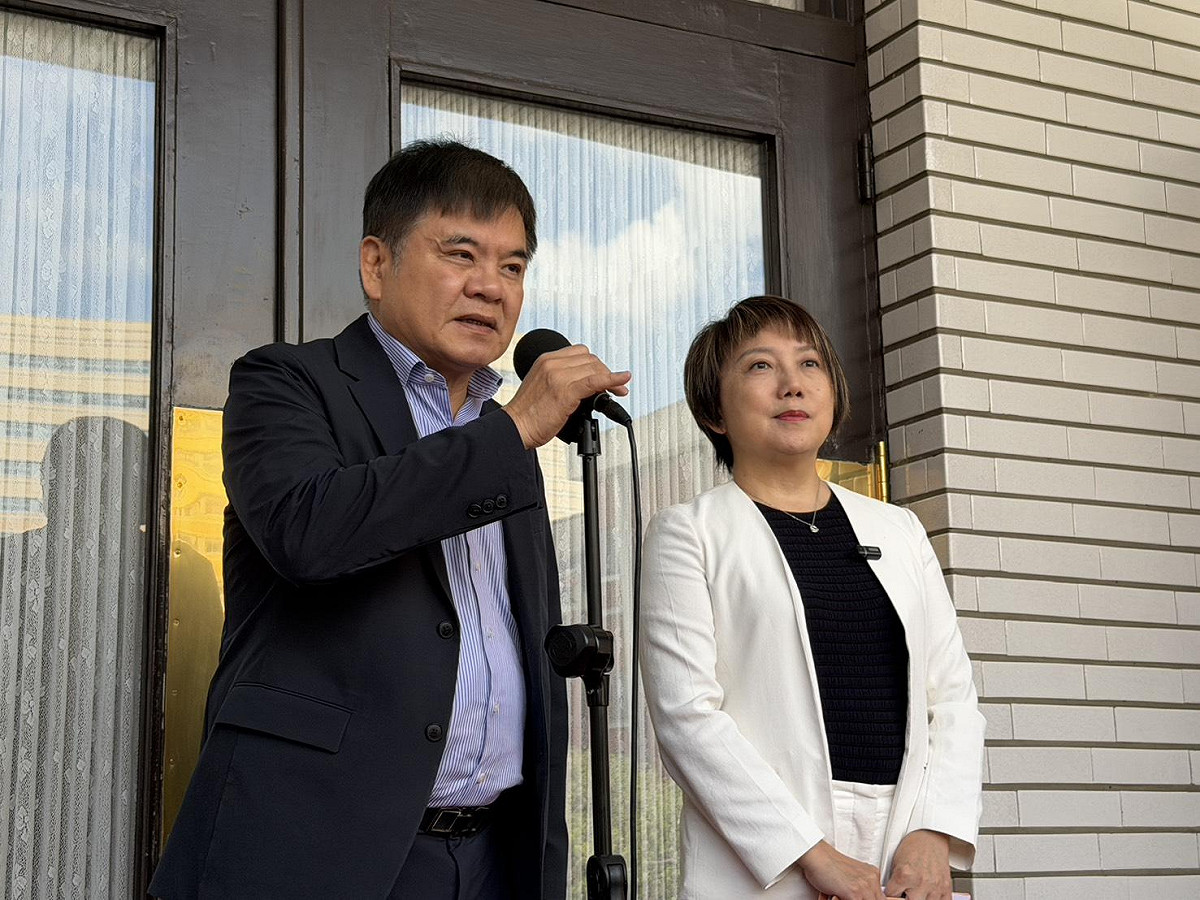 民進黨團幹事長莊瑞雄、書記長范雲今日於立院議場前受訪。 圖：金大鈞／攝