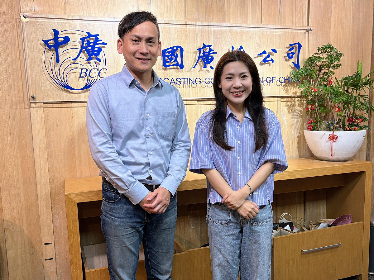 國民黨立委葉元之主持中廣廣播節目《千秋萬事》，找來同事徐巧芯擔任來賓。 圖：新傳媒/提供
