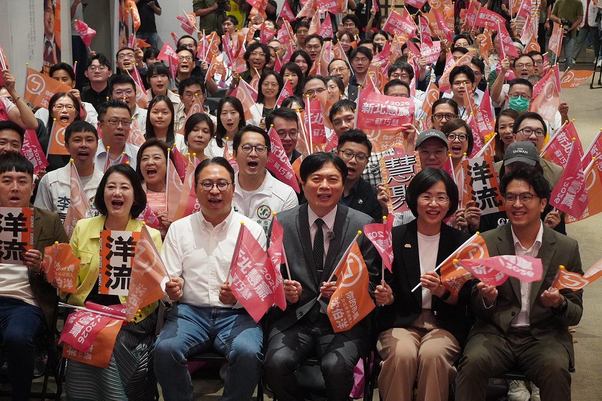 民進黨台北市長沈伯洋與民進黨新北市長參選人蘇巧慧上午舉辦律師後援會成立大會，民進黨桃園市長參選人黃世杰、宜蘭縣長參選人林國漳也共同到場。 圖：黃世杰競選辦公室/提供