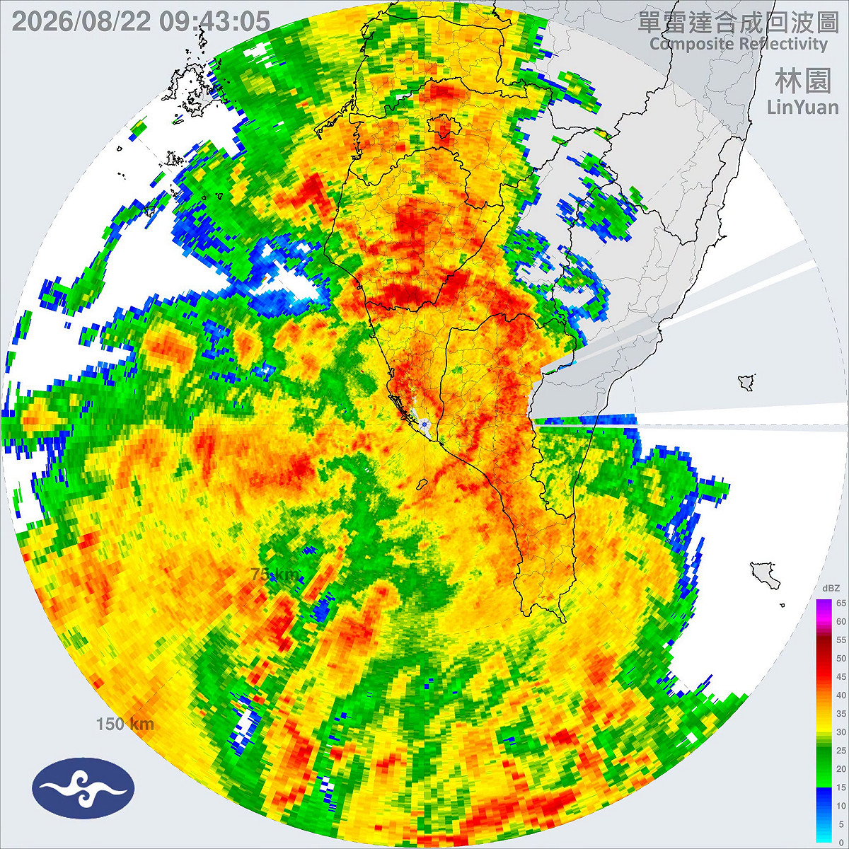 高雄市降下連續性豪大雨，導致市區多處低窪路段傳出嚴重積淹水災情。 圖：翻攝自中央氣象局