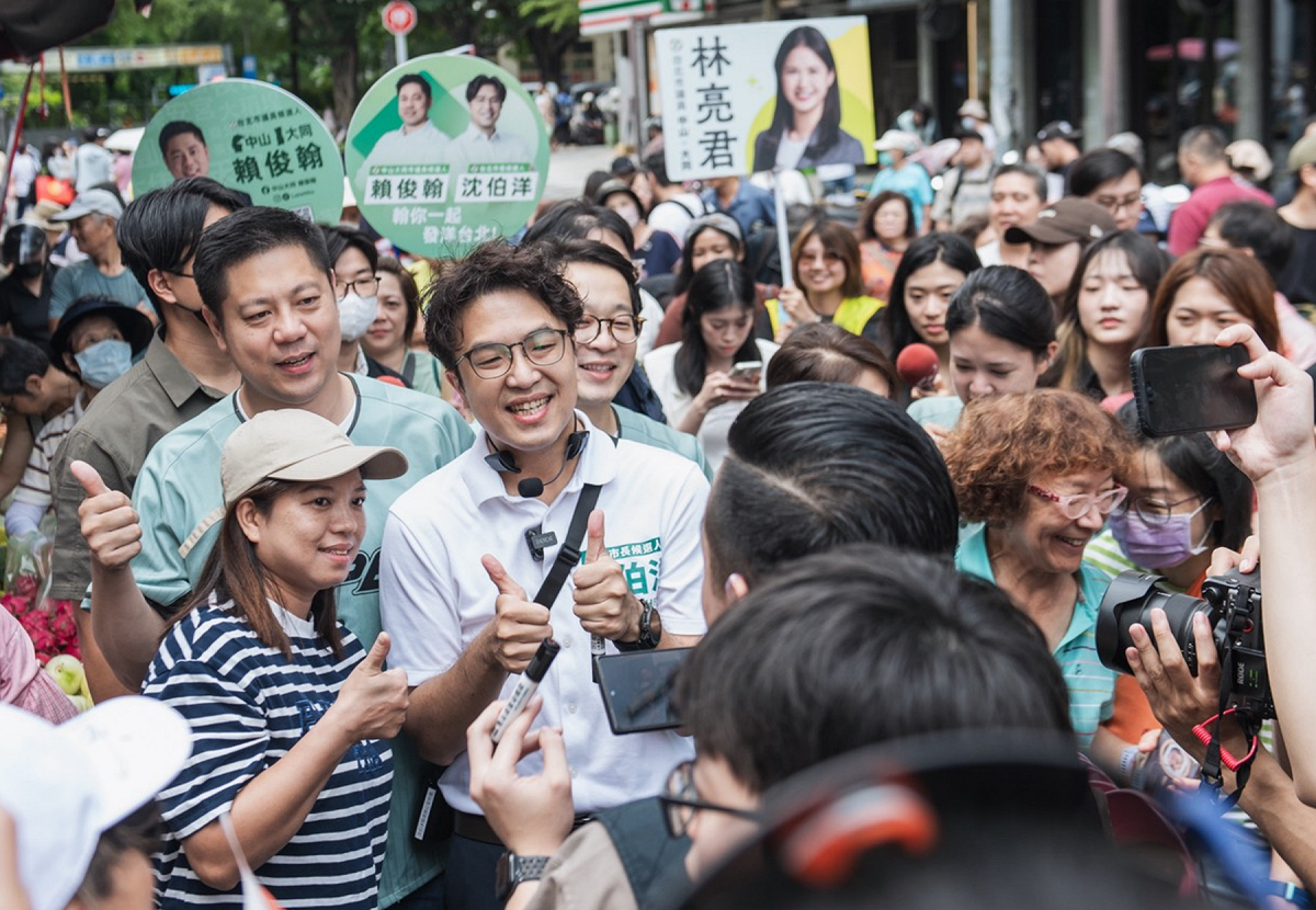 學生槓掉高虹安找沈伯洋簽名！他笑「孩子有出息」但提醒這事別做