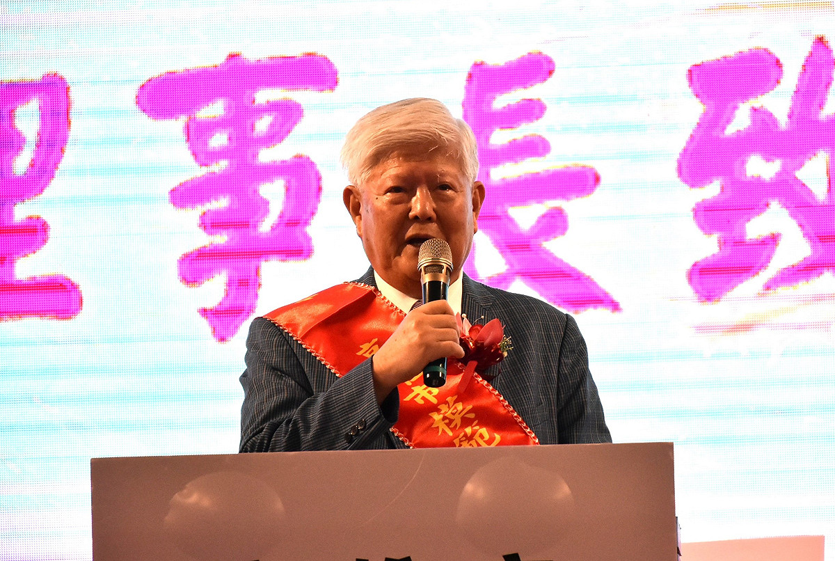 高雄市模範父親協會理事長黃金柱特別感謝獲獎者背後默默默包容、付出與支持的夫人們。 圖：孫家銘攝