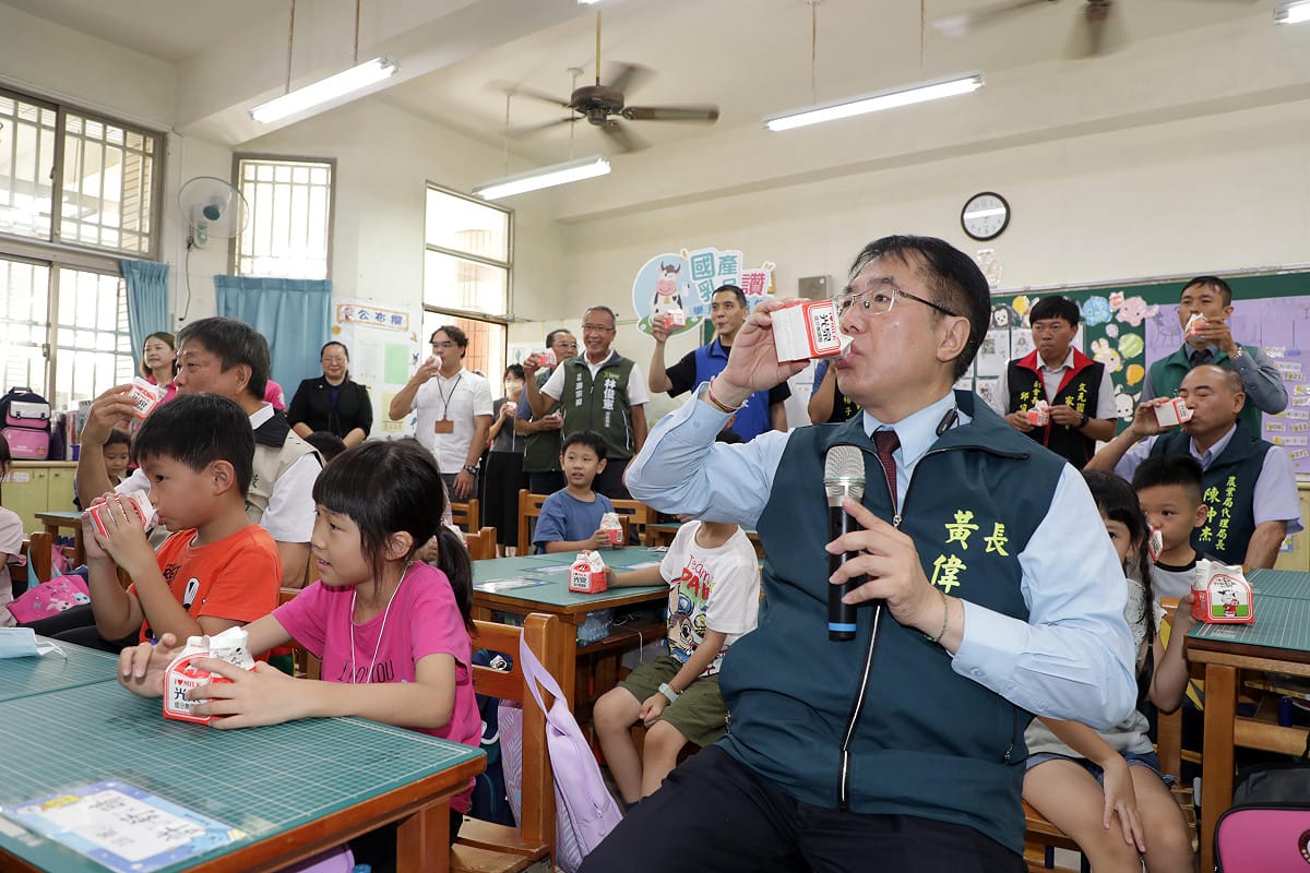 蔣萬安自豪1週1鮮奶！台南市從113年學年起學童每周就可喝3次乳品，黃智賢怒轟哥哥黃偉哲都不說，陳方隅直言，喝鮮奶政策有很了不起嗎？這跟整體市政規劃有什麼關係？ 圖：取自台南市政府官網（資料照）