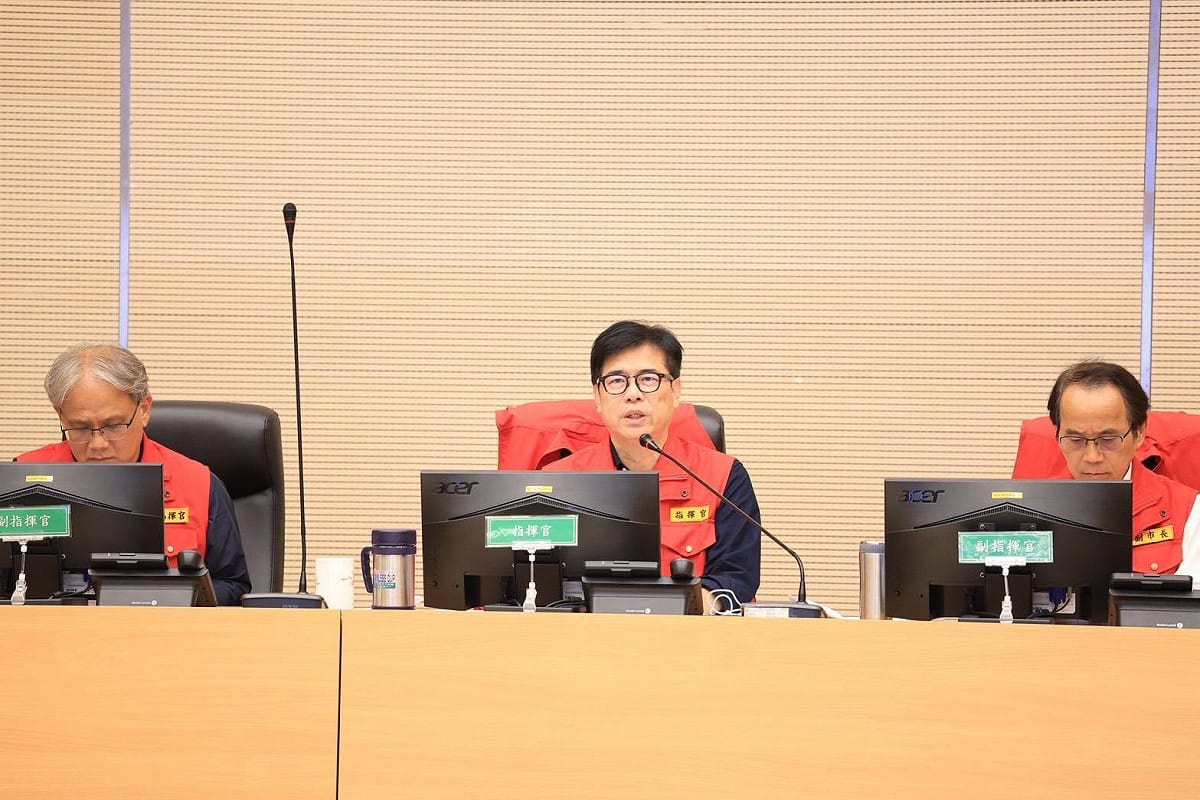 陳其邁(中)主持第二次工作會議表示，已建請農業部協助針對農損與魚損提供全品項救助。 圖：高雄市政府／提供