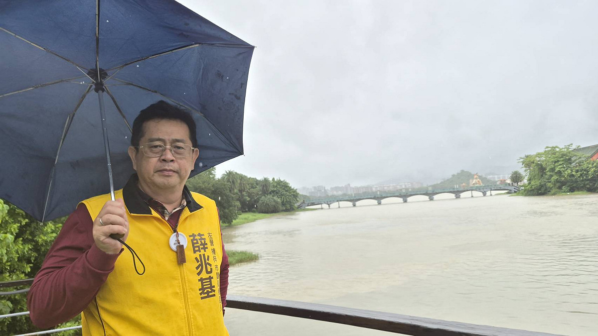 薛兆基認為民代的價值不在於雨中出現幾次，而在於雨停之後能不能把問題追下去。 圖：薛兆基競辦／提供
