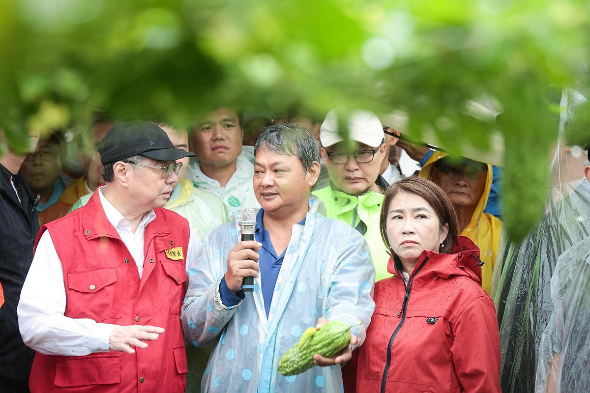 行政院長卓榮泰今（25）天在屏東縣長周春米的陪同下勘災。 圖：行政院提供