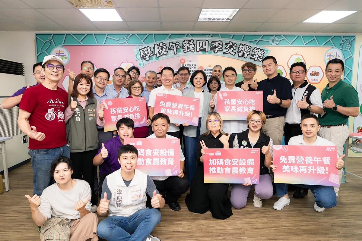 蘇巧慧說，未來她若擔任新北市長，將推動3章1Q向上向下擴大實施、公立中小學免費營養午餐，並由市府直接補助業者升級食安設備，同時持續精進校園供餐品質。 圖：蘇巧慧競選辦公室提供