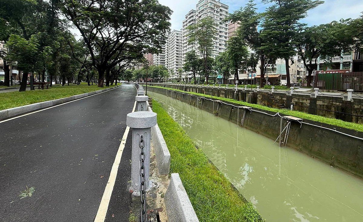 張博洋期待年底完工的愛河親水廊道成為高品質水岸生活示範區。 圖：取自張博洋臉書
