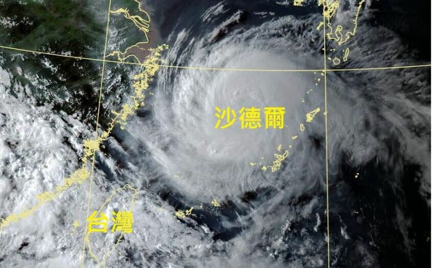 沙德爾颱風海警警戒範圍涵蓋北部海面！鄭明典分享「大圓盤雲系」