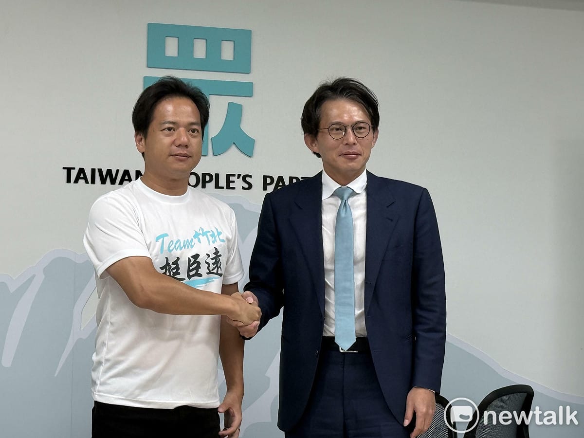 民眾黨主席黃國昌、民眾黨竹北市長參選人邱臣遠。 圖：周煊惠 / 攝