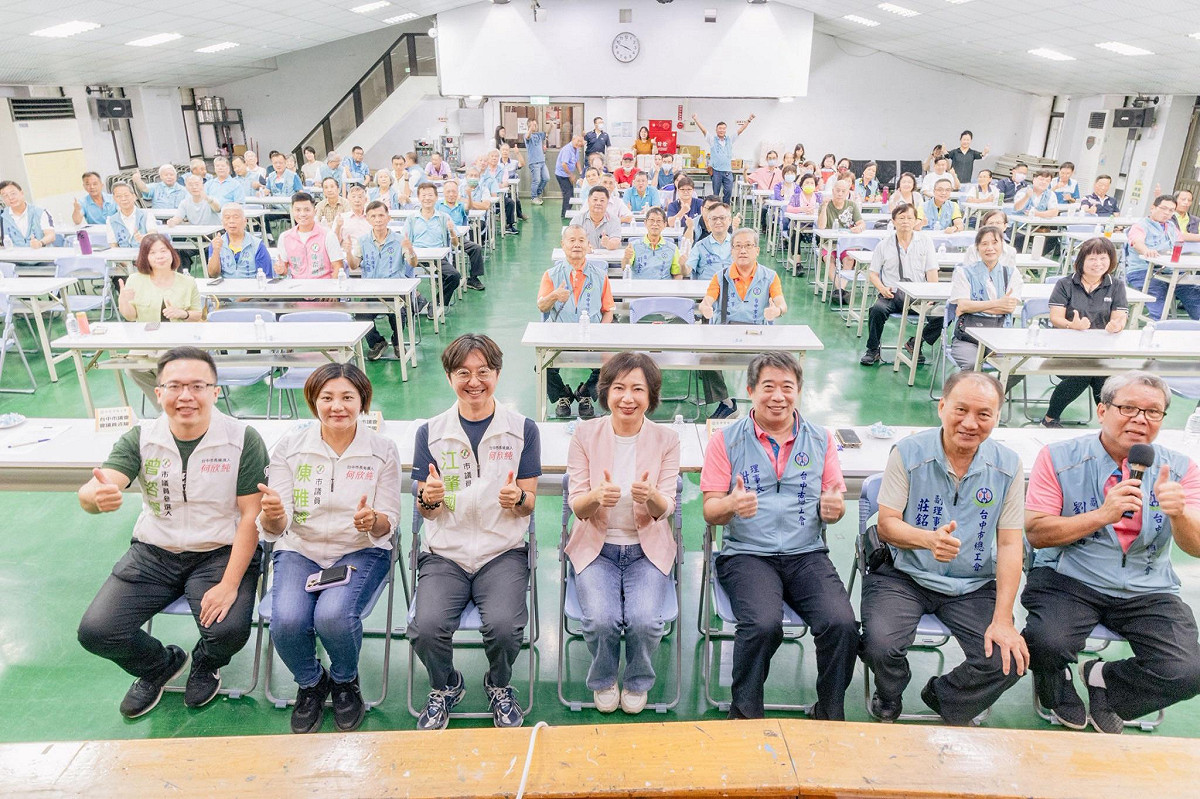 何欣純與工會幹部交流座談。 圖：何欣純競辦/提供