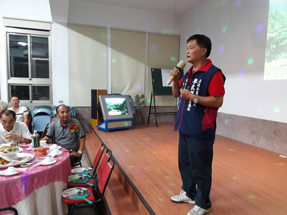 李文俊之前在正副議長選舉背叛國民黨，政黨認同度高的正藍選民可能因此轉向，造成其得票率面臨下修與考驗。 圖：翻攝李文俊臉書