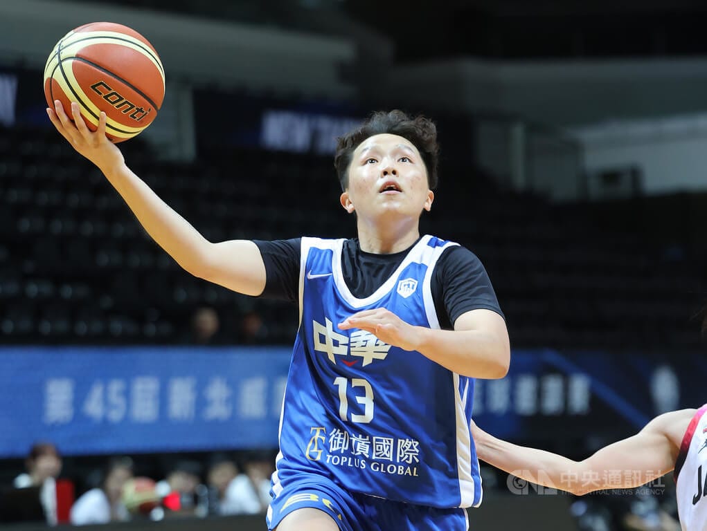 2026第45屆新北威廉瓊斯盃國際籃球邀請賽女子組28日晚間由台灣白與日本交手，台灣白隊林佳蓉（圖）整場拿下7分4籃板3抄截，可惜球隊未能取勝。中央社記者趙世勳攝　115年8月28日