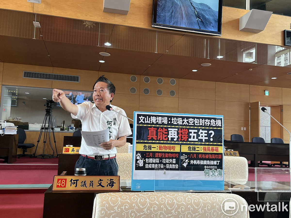 何文海痛批市府消極卸責、治標不治本，難以因應未來5年的焚化爐重建空窗期，要求市府立即提出根本解決方案。 圖：唐復年/攝