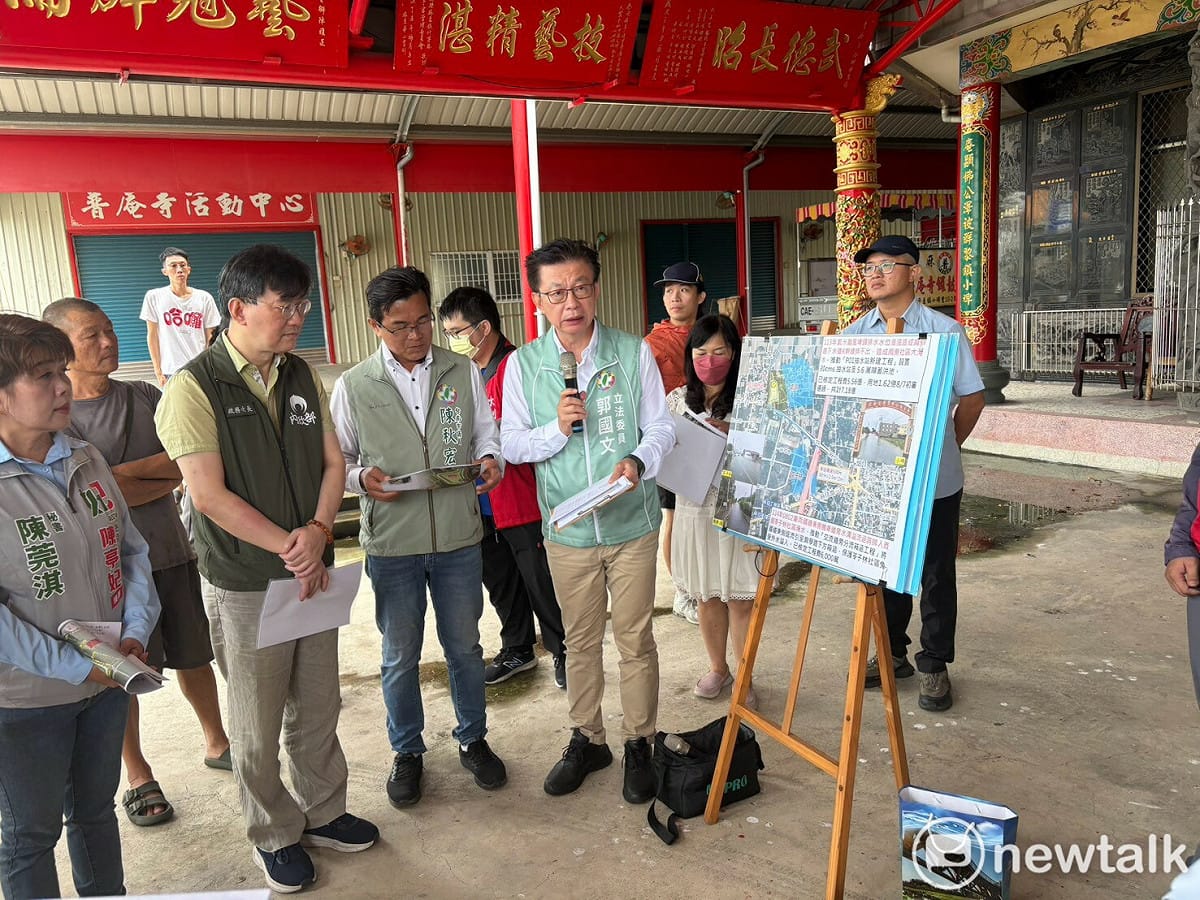 立法委員郭國文率立法院財政委員會南下考察麻豆、官田重大建設，針對治水、道路交通及農村建設，邀請在地議員陳秋宏、里長、內政部董建宏次長、國土署蔡亦強副署長、農業部及台南市政府等中央、地方單位共同參與。 圖：郭國文服務處提供