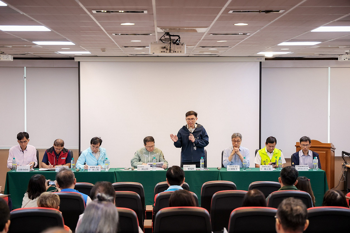 賴瑞隆(右四)攜手邱志偉(左四)考察北高雄防汛業務。     圖：賴瑞隆辦公室／提供