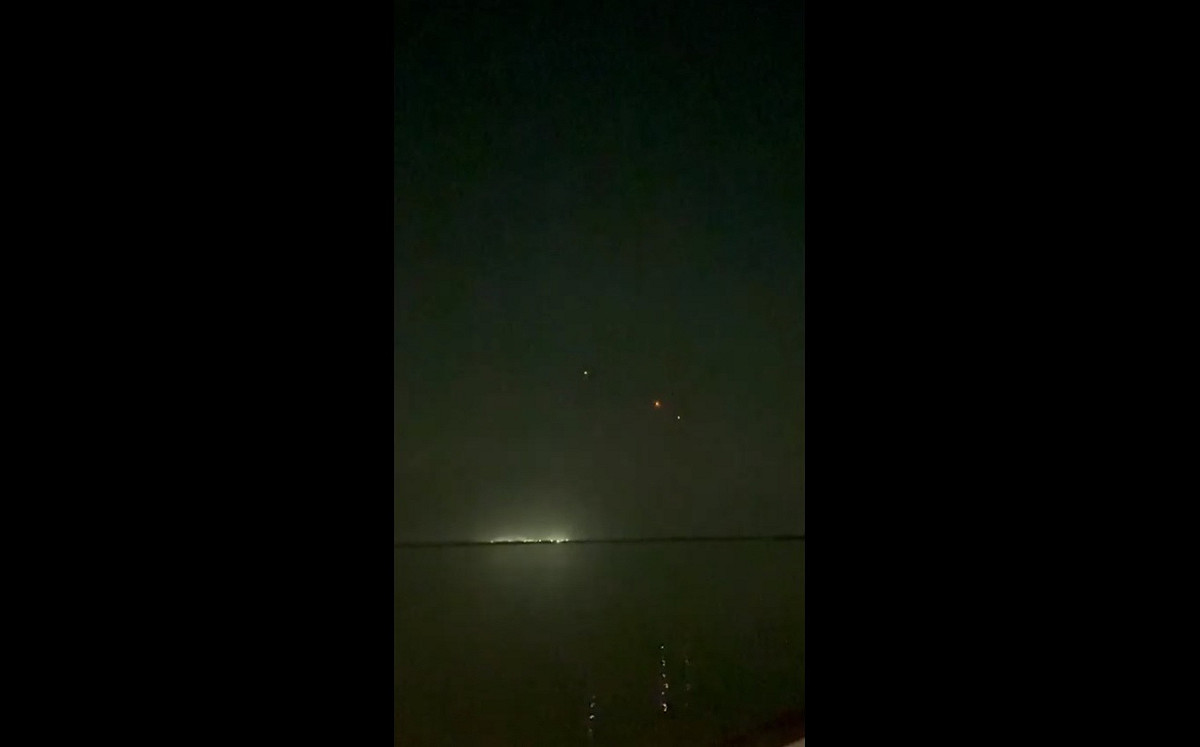 (影) 美軍又開轟了！ 伊朗拉拉克島遇襲後也反擊美基地 川普誓言再回應