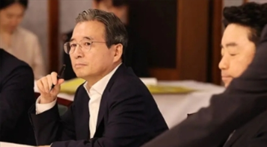 韓國總統府發言人姜有貞今 ( 1 ) 日確認，韓國總統室政策室長金容範遞交辭呈，已獲總統李在明批准。 圖 : 翻攝自界面新聞