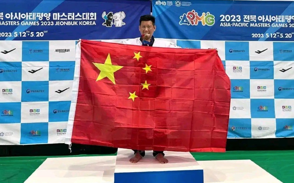 曾高舉五星旗！李東憲爆在中國貧病交迫想回台 他轟：報應！台灣不是資源回收場