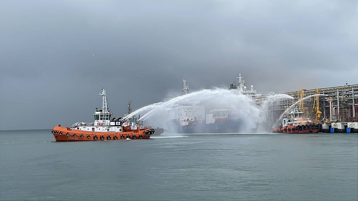 海委會海保署聯手雲林縣政府，於麥寮工業專用港東十碼頭辦理「115年度雲林縣化學品污染緊急應變暨麥寮港綜合演練」。 圖：海委會海保署／提供