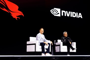 黃仁勳喊「資安新時代」！AI攻擊速度只剩27秒 NVIDIA攜CrowdStrike反攻