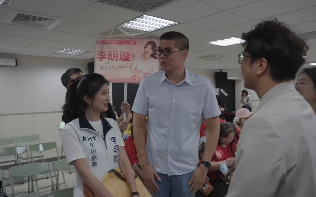 沈伯洋登記巧遇大學長 連勝文：害我不太好意思批評了