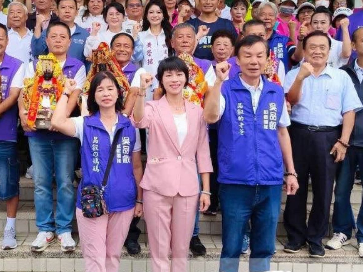 獲國民黨禮讓，以無黨身分組「在野大聯盟」的嘉義縣朴子市長吳品叡日前宣布正式參選嘉義縣長。而她3日正式前往嘉義縣選委會登記成為參選。 圖：翻攝自吳品叡臉書