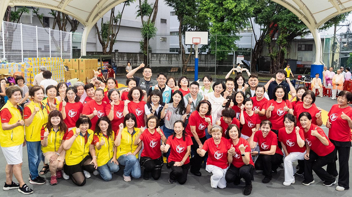 蘇巧慧進一步指出，除了推出「汗水紅利」鼓勵運動，未來她也將全面充實身障適應器材、打造性別友善空間、推動銀髮巡迴小巴深入鄰里，照顧多元需求，讓不分族群、不分年齡的市民享受健康的運動生活。 圖：蘇巧慧競辦提供