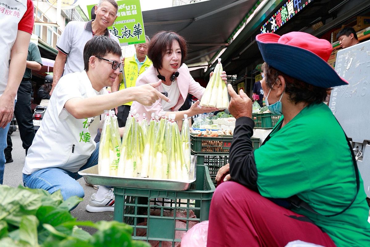何欣純到西屯市場拜票。 圖：何欣純競辦／提供