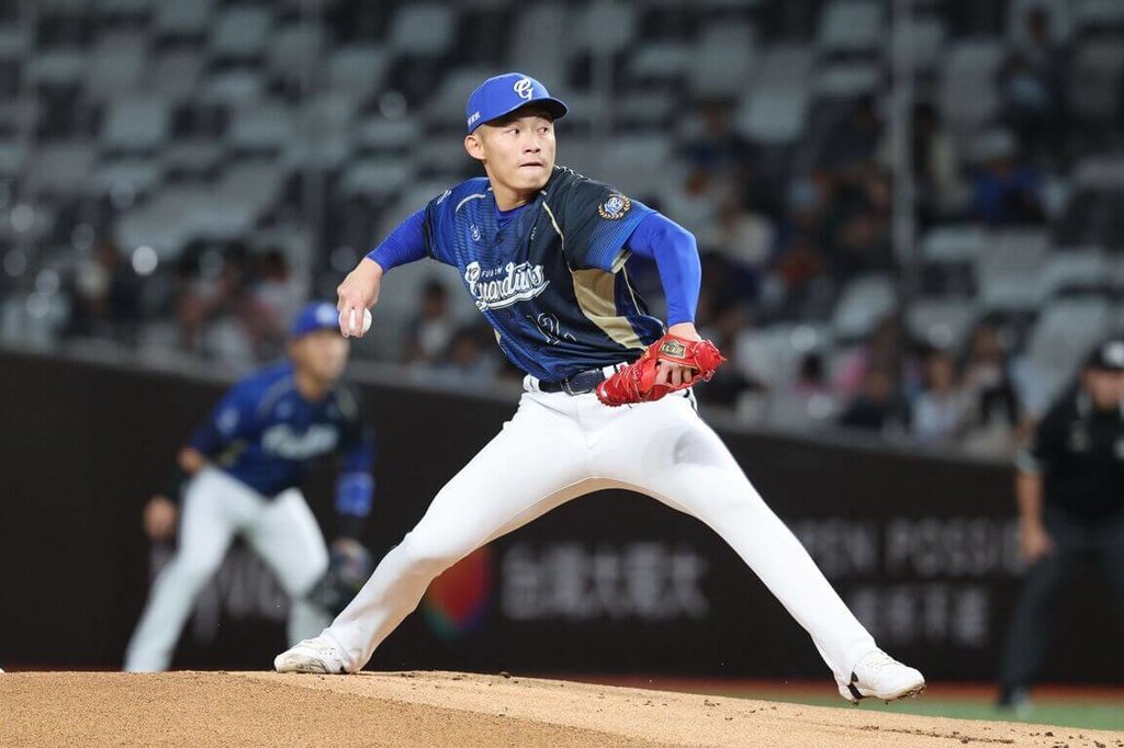 中職富邦悍將隊投手江國豪（圖）睽違逾2年一軍單場先發投滿7局，4日主投7局無失分，率隊以13比0擊敗樂天桃猿隊，賽後並獲選MVP。（富邦悍將提供）中央社記者謝靜雯傳真　115年9月4日