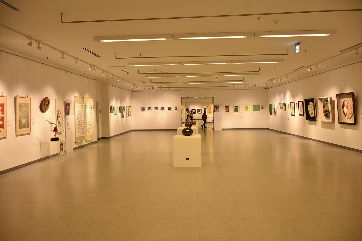 「獅子情．圓童夢」藝術公益聯展一共展出24位藝術家約200件創作，並提供義賣籌募「獅子圓夢希望學院」建院基金。 圖：孫家銘／拍攝