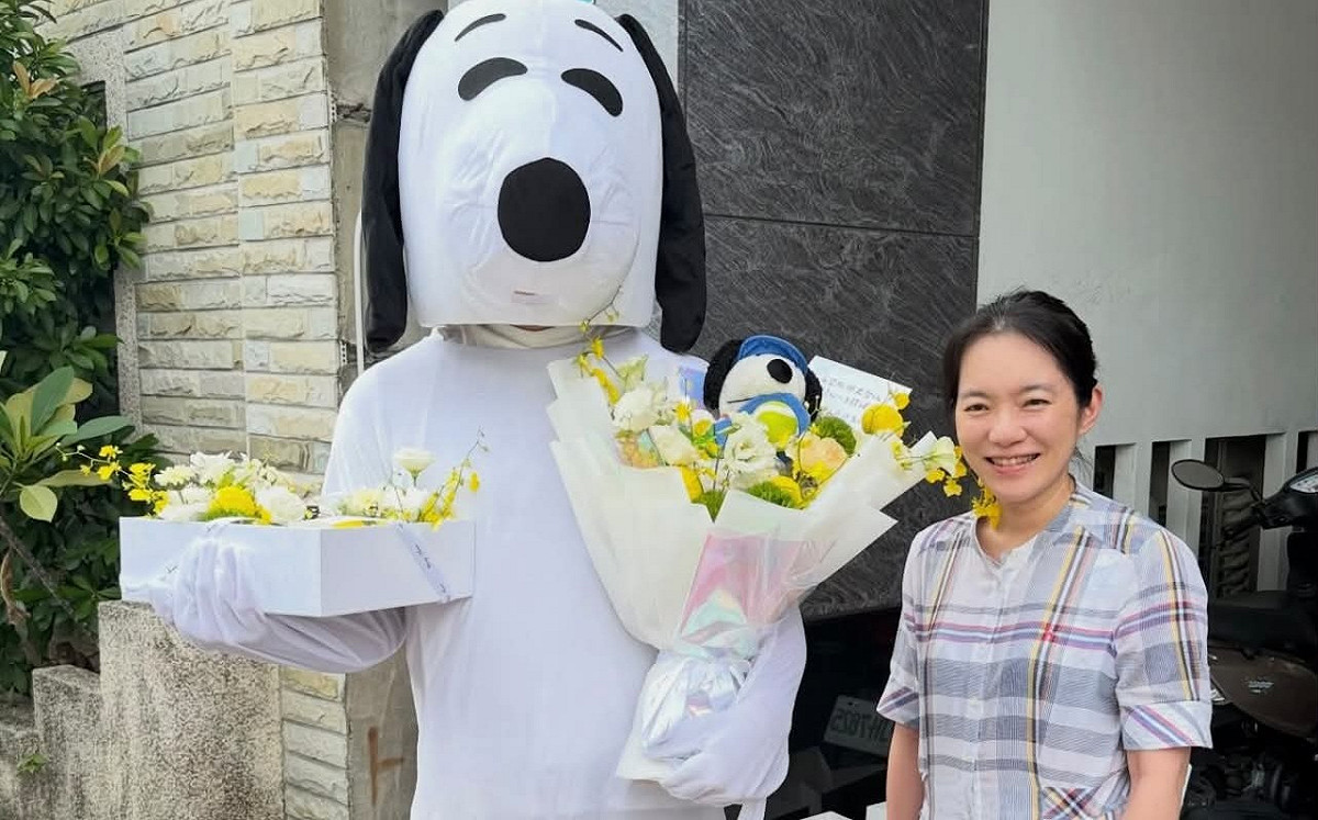 真人版史努比送暖！陳幸妤驚喜收花燦笑 再控2300萬教育基金未還