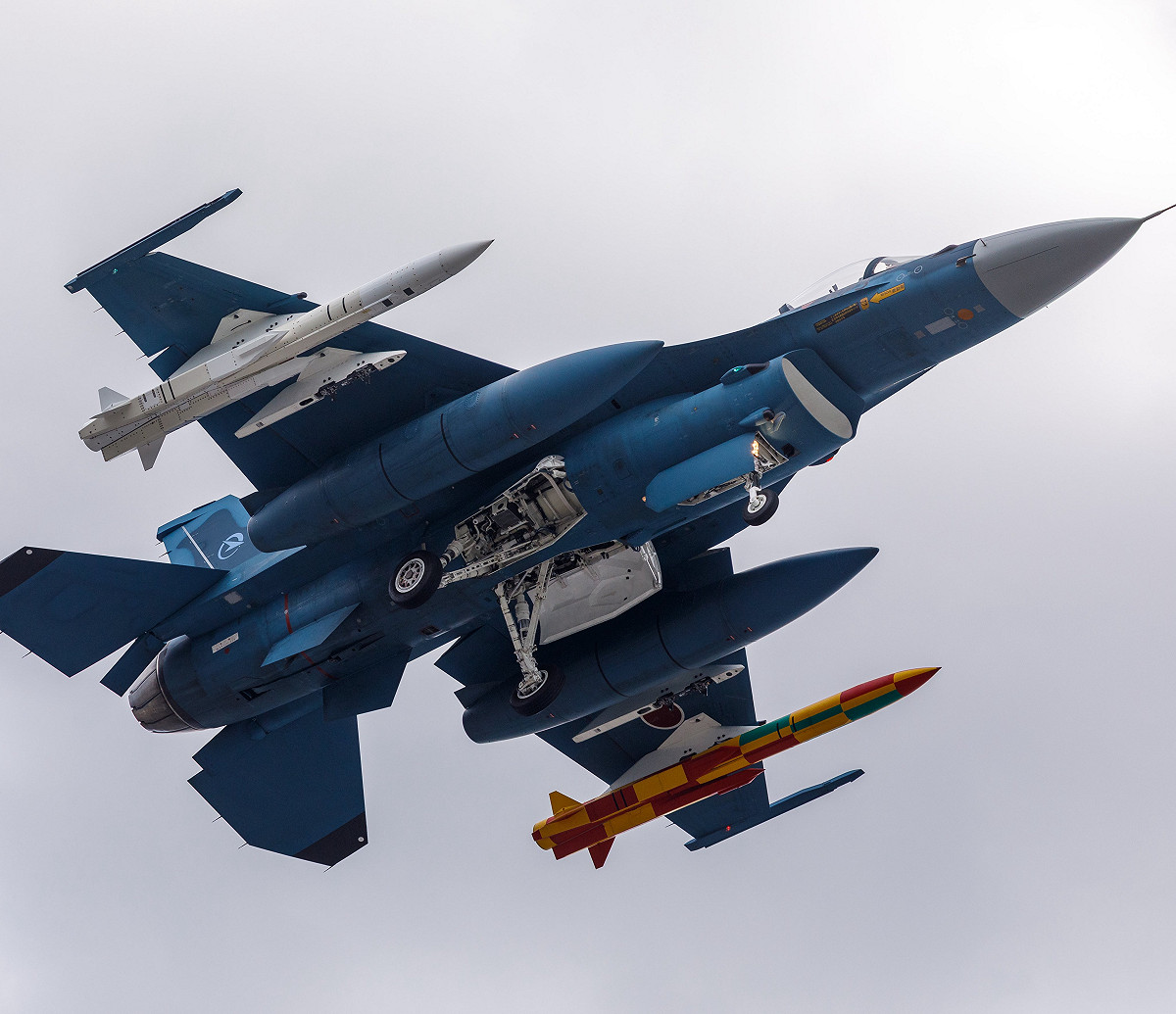 日本將採購具備空對艦、空對空雙重打擊能力的「 ASM-3A 」導彈。 圖：翻攝自 Ｘ @biad57