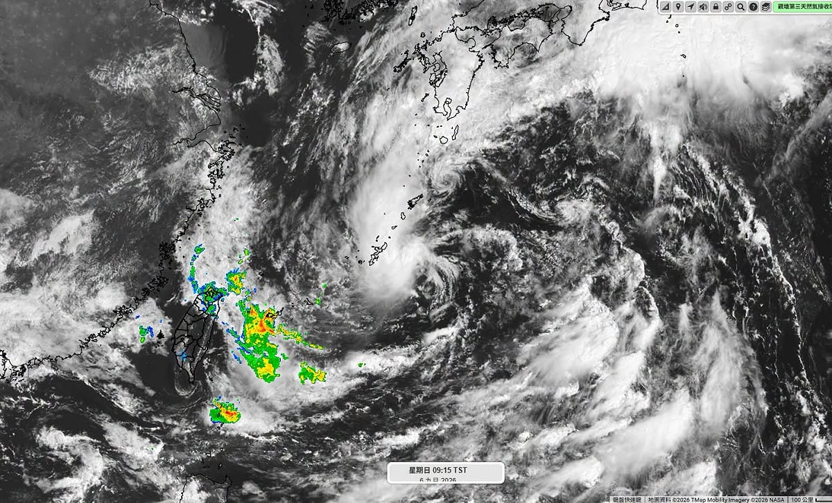 隨著9日入秋首波東北季風南下，大台北、東半部及恆春半島的降雨將隨之增多；11日雖然東北季風減弱，但若南方熱帶擾動通過菲律賓朝南海移動並發展成颱，迎風面地區仍將持續有雨。 圖：取自天氣職人吳聖宇臉書