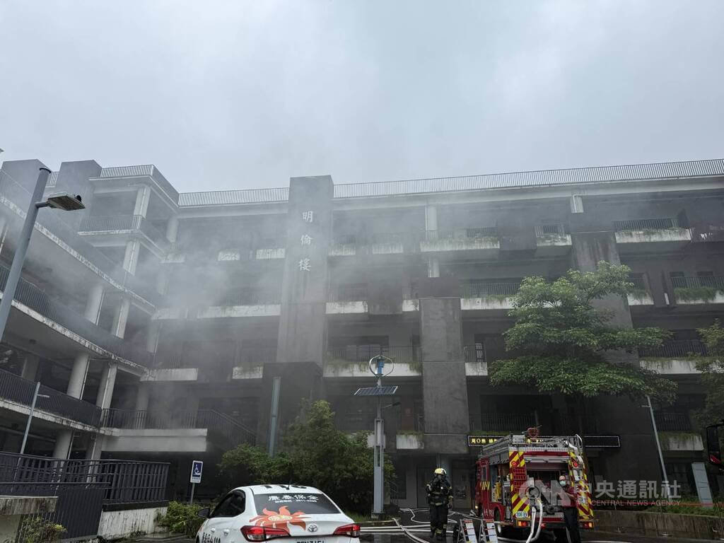 台北市明倫高中6日發生火警，火勢約半小時內撲滅，燒毀機房設備及管道空間，幸無人傷，確切事發原因待釐清。（翻攝照片）中央社記者黃麗芸傳真　115年9月6日