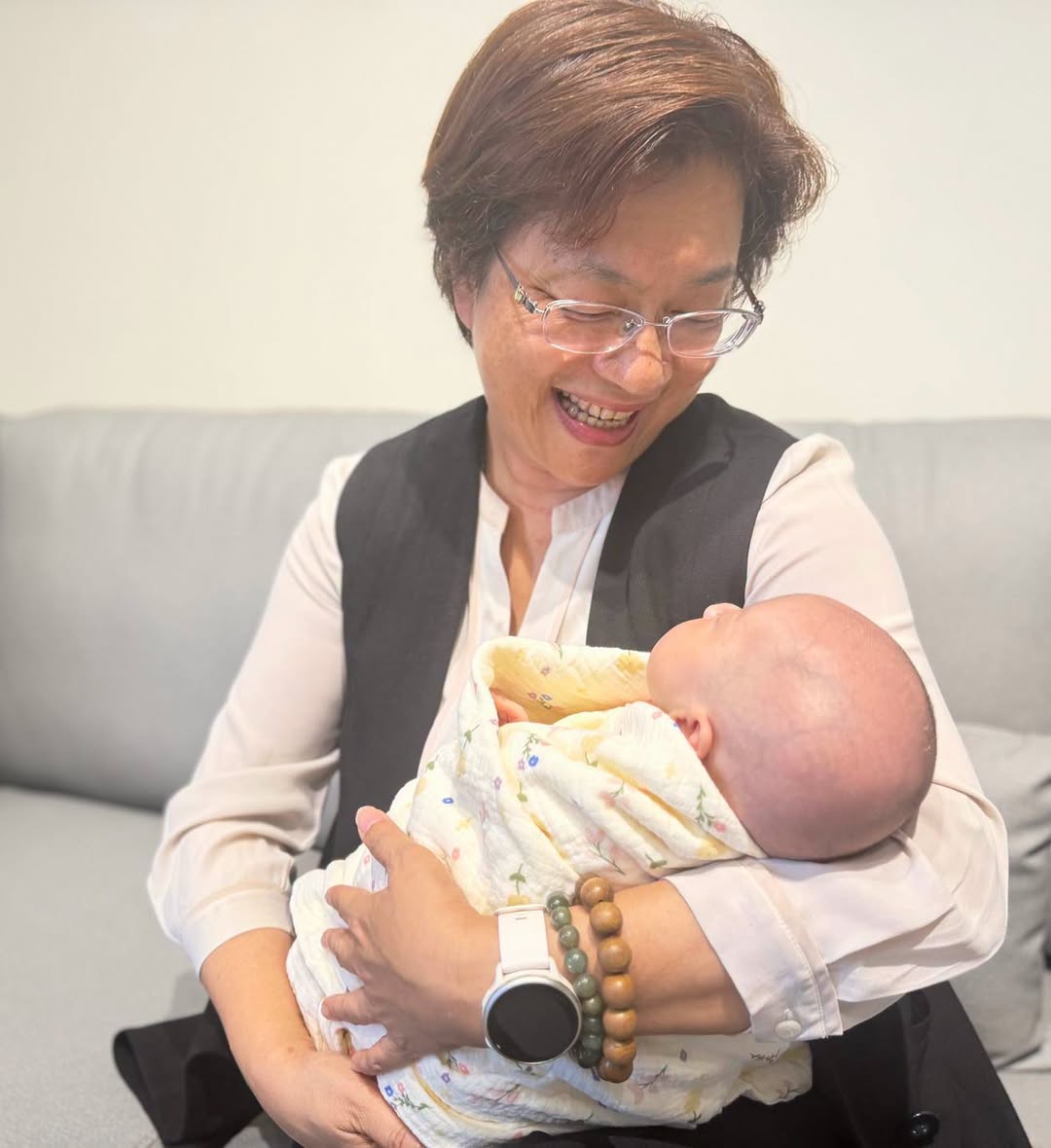 彰化縣長王惠美今日突在臉書拋出喜訊，迎接家中的新成員。 圖：翻攝自王惠美臉書