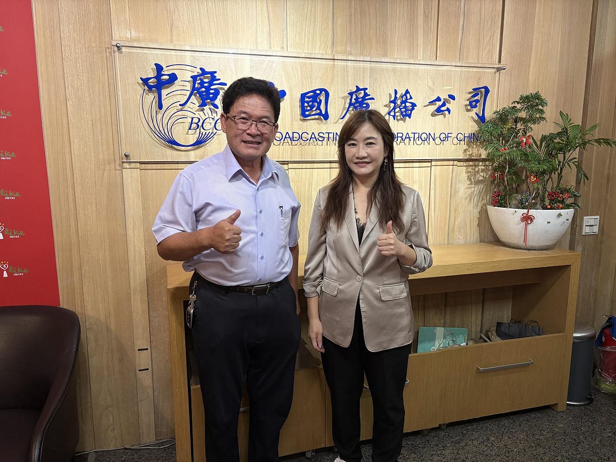 無黨籍彰化縣長候選人邱建富接受《中廣》千秋萬事主持人王淺秋專訪。 圖：新傳媒/提供