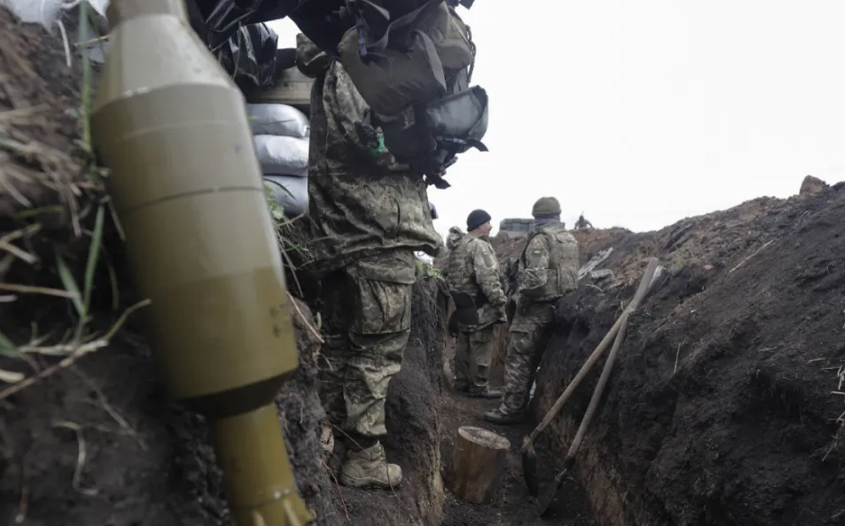 (影) 俄軍精銳闖進烏「死亡陷阱」！遭壕溝、鐵絲層層網封鎖 上百人齊倒地