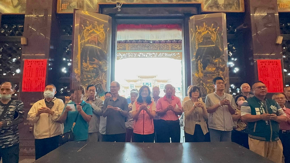 蘇治芬陪同民進黨籍雲林縣議員第五選區參選人郭佩瑄。 圖l：取自郭佩瑄臉書