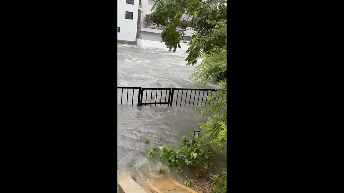 日本愛知縣名古屋市近期受到線狀對流的影響，市內各地遭到暴雨、洪水侵襲。 圖：擷取自 @Yoshito_GYB X 分享影片