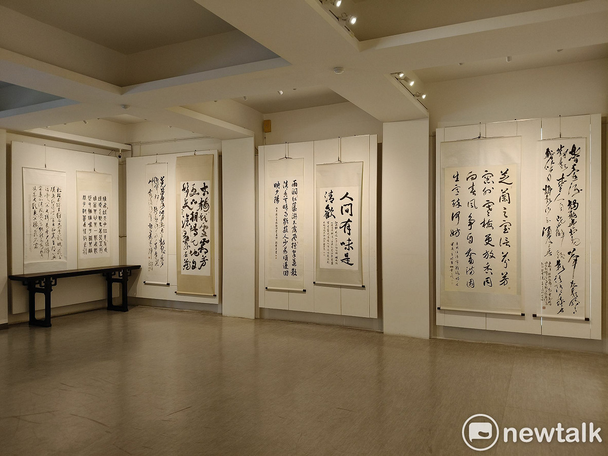 「女力綻放，葳蕤生光──女教授翰墨風情展」完美融合了學術理性與藝術感性，主辦單位誠摯邀請廣大藝術愛好者與各界人士前往觀賞，一同體會女教授們用翰墨書寫的時代溫柔與生命力量。 圖：黃博郎／攝
