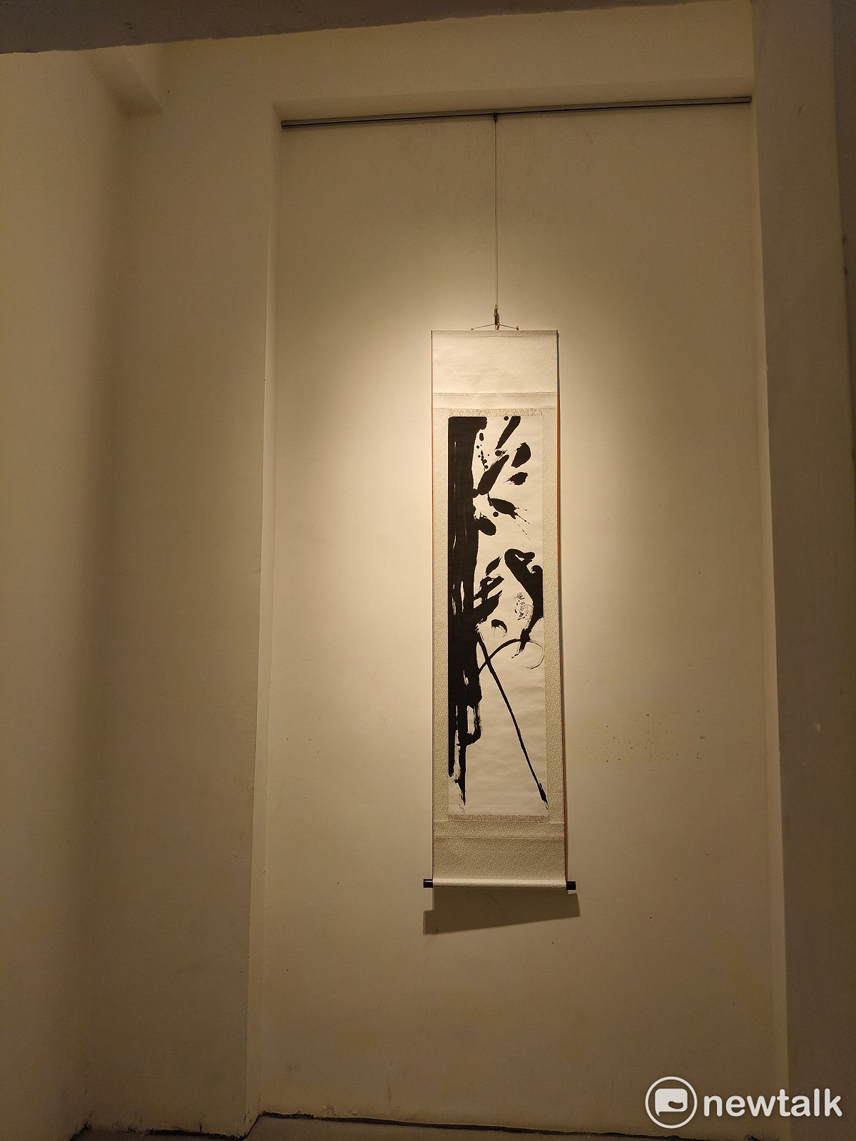 「女力綻放，葳蕤生光──女教授翰墨風情展」完美融合了學術理性與藝術感性，主辦單位誠摯邀請廣大藝術愛好者與各界人士前往觀賞，一同體會女教授們用翰墨書寫的時代溫柔與生命力量。 圖：黃博郎／攝