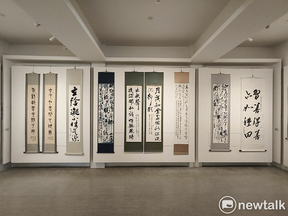 「女力綻放，葳蕤生光──女教授翰墨風情展」完美融合了學術理性與藝術感性，主辦單位誠摯邀請廣大藝術愛好者與各界人士前往觀賞，一同體會女教授們用翰墨書寫的時代溫柔與生命力量。 圖：黃博郎／攝