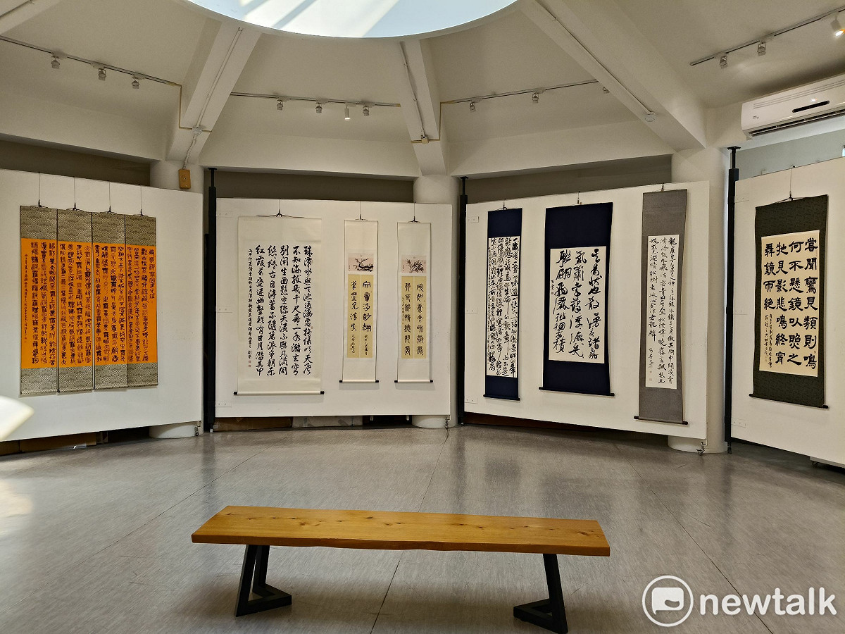 「女力綻放，葳蕤生光──女教授翰墨風情展」完美融合了學術理性與藝術感性，主辦單位誠摯邀請廣大藝術愛好者與各界人士前往觀賞，一同體會女教授們用翰墨書寫的時代溫柔與生命力量。 圖：黃博郎／攝